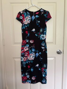 Betsey Johnson Sz. 6 Floral Print Scuba Sheath Dress - Black/Multi